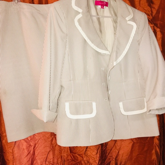 Skirt and jacket. - Picture 4 of 4